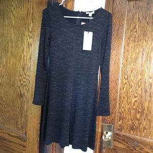 Black marled bell-sleeve dress